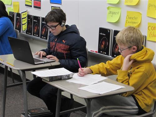 students working in class 